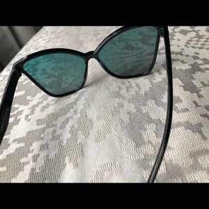 Iridescent sun glasses